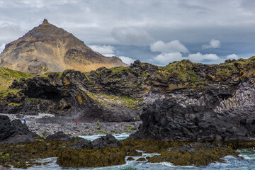 Obraz premium The volcanic black basalt landscape at the coast of Hellnar, a small town in Snaefellsnes, Iceland.