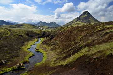 Fototapeta na wymiar Icelandic mountains and creek on the iconic Laugavegur hiking trail