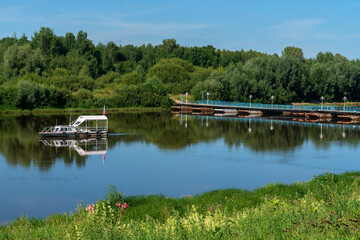 Понтонный мост через реку Клязьма в городе Гороховец.