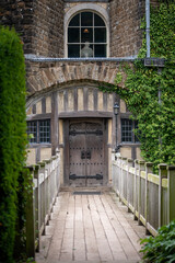 Fototapeta na wymiar entrance to the old house