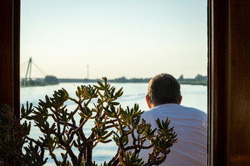 Ship passenger looks over the railing at river cruise © fotografiecor