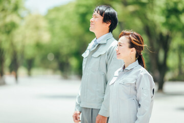 作業着を着た従業員
