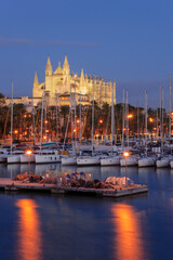 Fototapeta premium Catedral de Mallorca desde el muelle de la Riba , siglo XIII, Monumento Histórico-artístico, Palma, mallorca, islas baleares, españa, europa