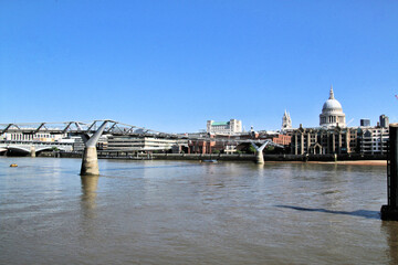 Fototapeta premium st paul cathedral and millennium bridge