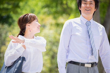 外回りする会社員