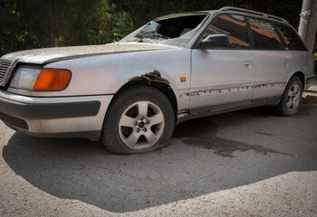 Fototapeta na wymiar abandoned and wrecked car
