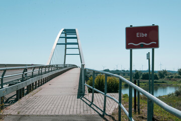 Die Brücke über die Elbe bei Tangermünde