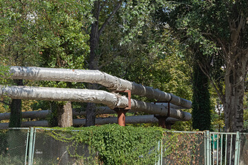 Turning The Overhead, Air Part of the Heat-Conducting Main. The Pipes Are Covered with Thermal Insulation and Installed On Supports
