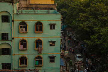 Naklejka premium AN INDIAN STREET WITH SLUMS