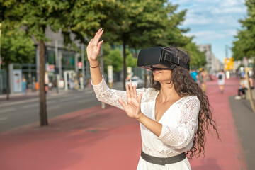 Frau mit VR - Brille