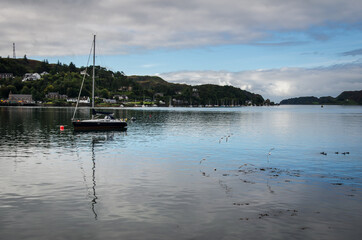 Fototapeta na wymiar A beautiful view of the bay at Oban on a cloudy day, Scotland