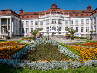 Blick auf den Stadtpark von Karlsbad im Sommer