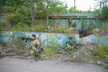 A team of airsoft players prepared for the attack of opponents