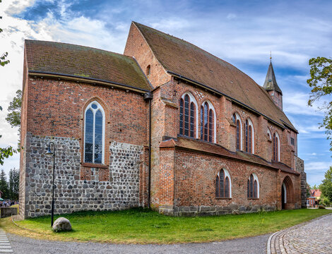 Panorama vom Kloster Zarrentin am Schaalsee Au&szlig;enansicht im August 2020