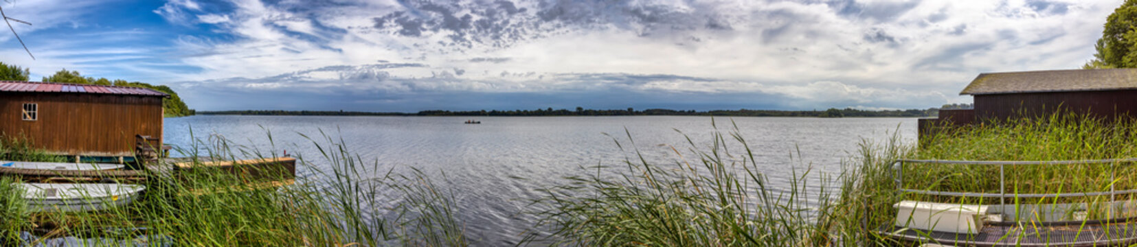 Panorama vom Schaalsee auf H&ouml;he des Kloster Zarrentin im August 2020
