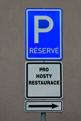 parking réservé road sign