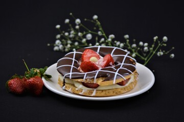 strawberry and chocolate cake