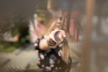 Schöne Frau beim Tanzen