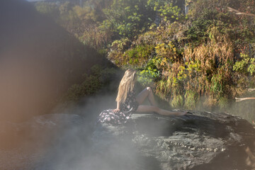 Obraz premium Schöne Frau beim Tanzen