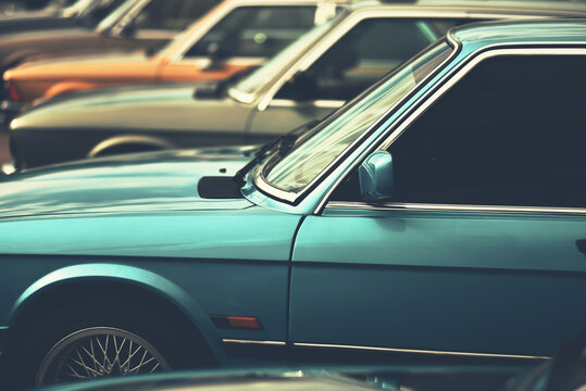 Fototapeta row of old used cars in outdoor market