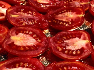 sun drying the tomatoes in Puglia