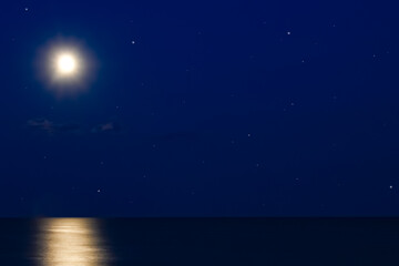 Naklejka premium A Moon with reflection by the sea on nature background