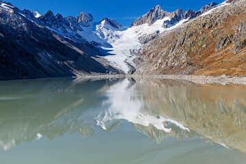 Oberaarsee mit Gletscher, Berner Oberland, Schweiz