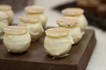 food, dessert, sweet, white, cake, chocolate, pastry, cookies, isolated, snack, baked, cookie, candy, baking, biscuits, sweets, sugar, cupcake, shell, meringue, biscuit, brown, cakes, sea, treat