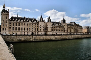 Fototapeta na wymiar A view of the River Seine in Paris showing the Conciergerie
