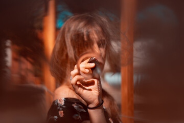 Frau in anderen Dimensionen