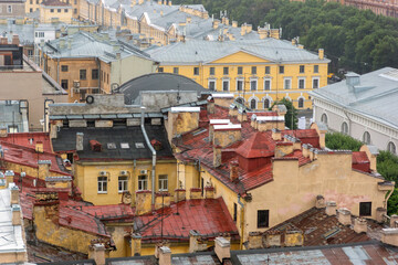 Fototapeta na wymiar panorama of old buildings and new buildings on a rainy day