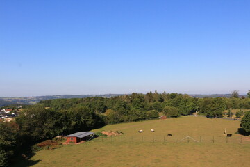 Weit reicht der Blick vom Hedwigsturm in Bad Marienberg über den Westerwald