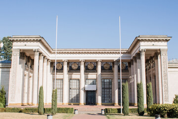 Fototapeta premium old building with columns in park on a clear day