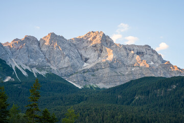 Obraz premium Wandern an der Zugspitze in Bayern