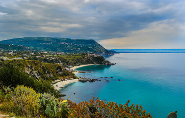 Fototapeta na wymiar coast in southern italy with cloudy sky and turquoise water