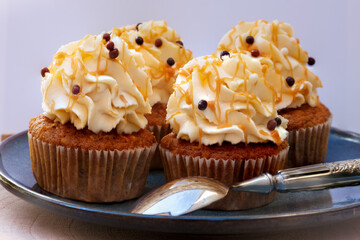 Carrot cupcakes with mascarpone cream and grated walnuts