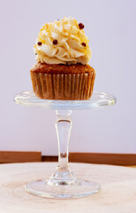 Carrot cupcakes with mascarpone cream and grated walnuts