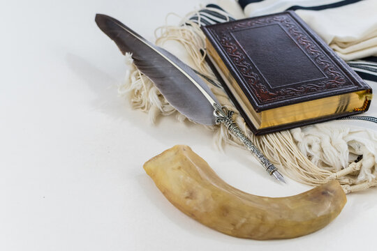 Day of atonement Yom Kipur, jewish holidays symbols White prayer shawl tallit, prayer book majzor, ram's horn Shofar and plume