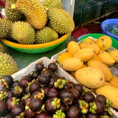 시장의 열대과일 코너