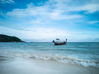 Obraz premium boat on the beach