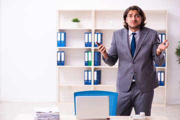 Naklejka premium Young male employee and too many cockroaches in the office