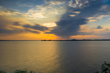 Fototapeta premium Summer sunset and sunset glow in Wuhan East Lake Scenic Area