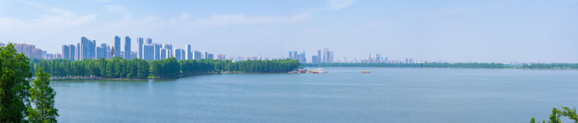 Obraz premium Summer scenery of Wuhan East Lake Scenic Spot