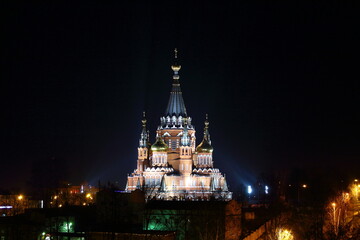 Fototapeta na wymiar beautiful church illuminated at night