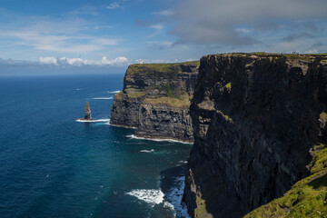 Naklejka premium View of the Cliffs of Moher on a sunny day