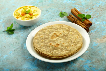Indian vegan diet meal- Wheat chapathi with bowl of vegetable curry