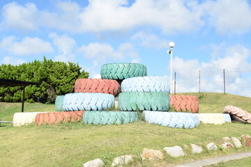 青空とタイヤと自然（bluesky,tire, nature)