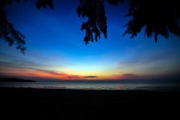 Fototapeta na wymiar Silhouette on paradise sunset, twilight on the beach : Kood island.