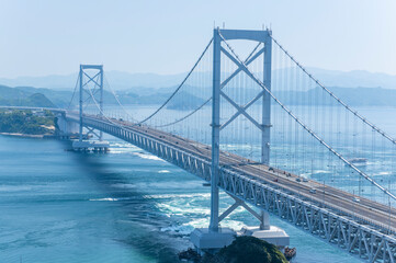 大鳴門橋と鳴門のうずしお。
日本の徳島県の観光名所。