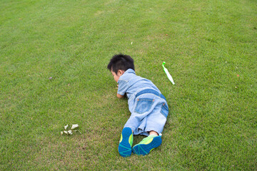 Fototapeta premium 岐阜県の公園で遊ぶ幼稚園児